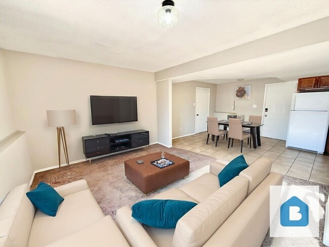 Building Photo - 603 W Routt Ave Unit B