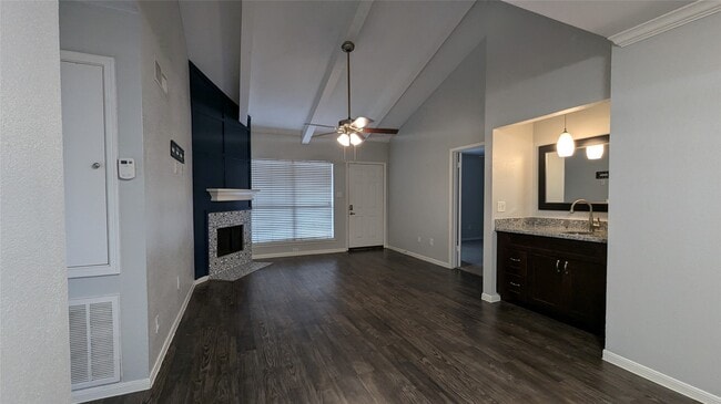 Building Photo - 5711 Sugar Hill Dr Unit 98 Rental