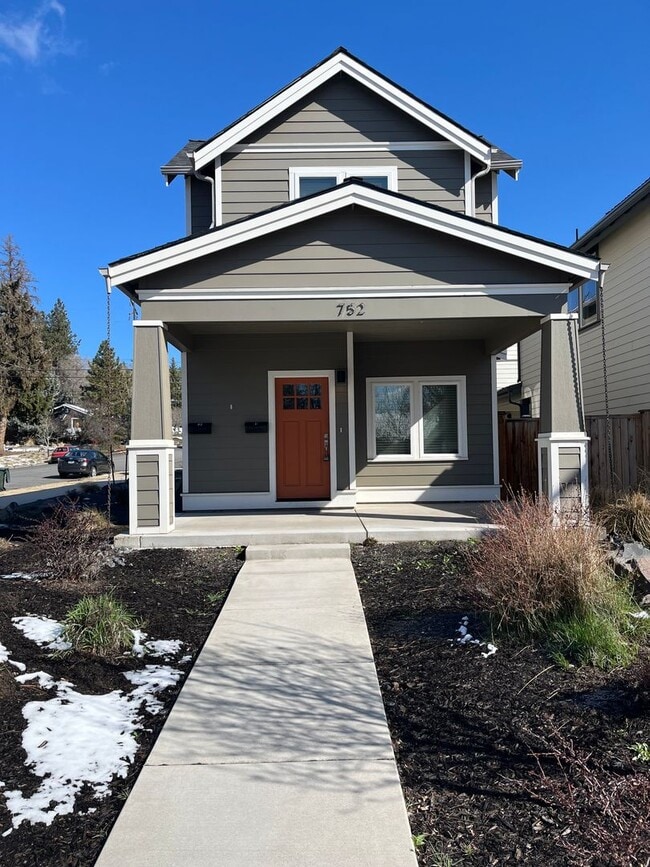 Building Photo - Stand Alone Home w/ Detached Garage and ADU