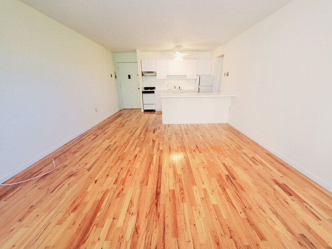 Photo - 960 Hope St Unit 3