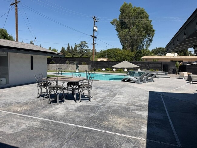 2430 W San Jose Ave