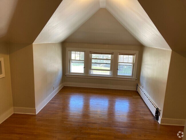 Building Photo - 636 Jackson St Rental