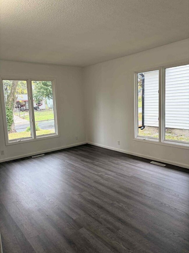 Photo - CHARMING 3 BEDROOM / 1 BATHROOM HOUSE IN J...