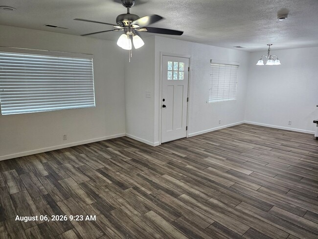 Photo - 1553 E Stockham Ave