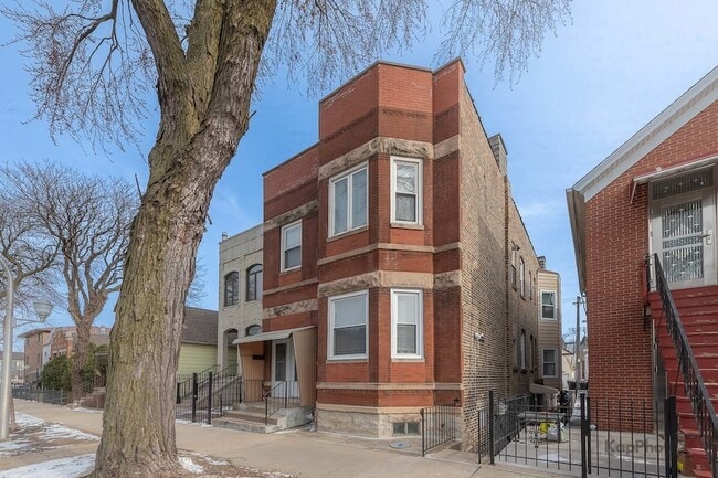 Photo - 2821 S Emerald Ave Unit 2R