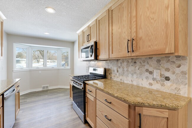 Photo - 1943 Regent Ave N