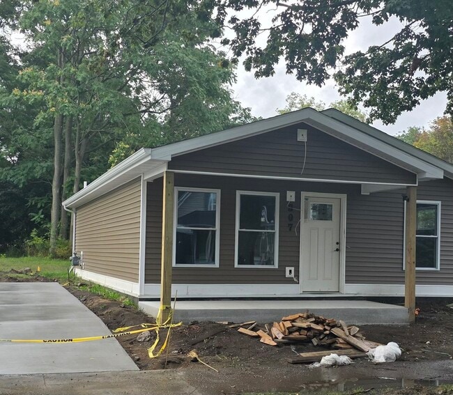 Building Photo - 307 N Van Dorn St Rental