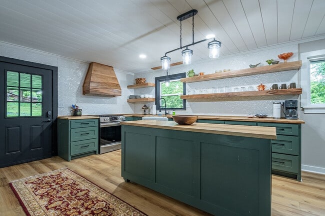 Photo - 236 Pioneer Trail Unit ID1272825P