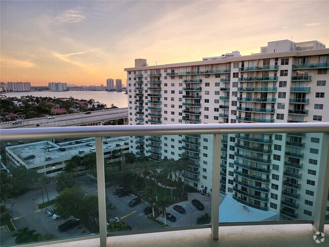 Building Photo - 19380 Collins Ave Unit 1525 Rental