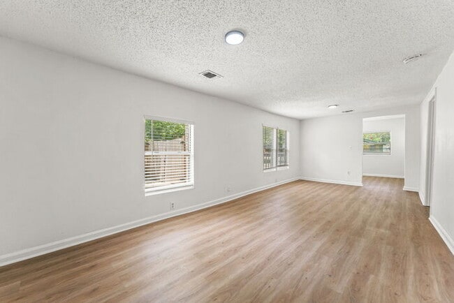 Photo - Renovated 3 Bedroom Home Near Riverside And Avondale