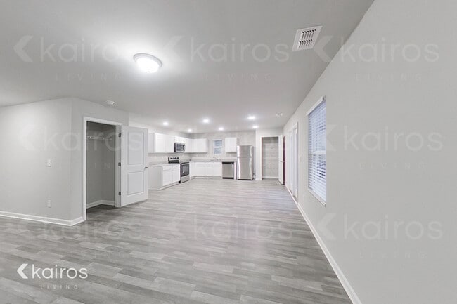 Photo - 247 Hawthorn Trail