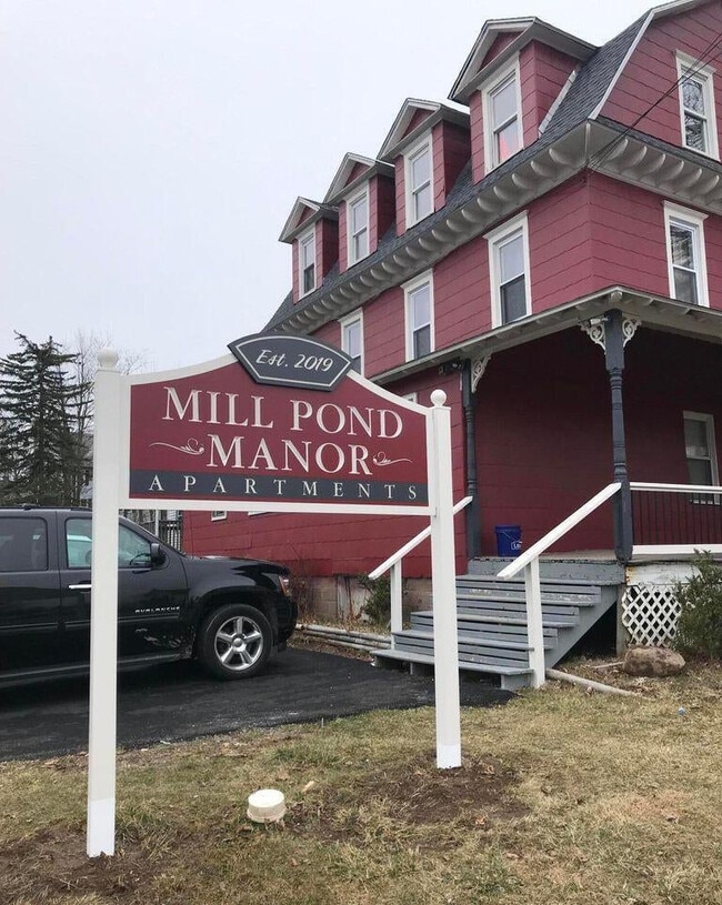 Building Photo - Millpond Manor Unit A6