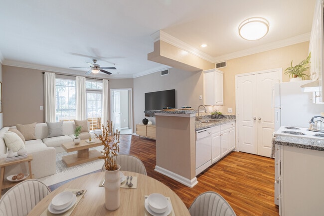 Deal Alert: Get Up to $400 Off First Month! - Deal Alert: Get Up to $400 Off First Month! House
