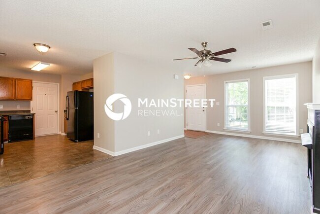 Photo - 3 Bedroom Pet-Friendly Home in Charlotte, NC with Main Street Renewal