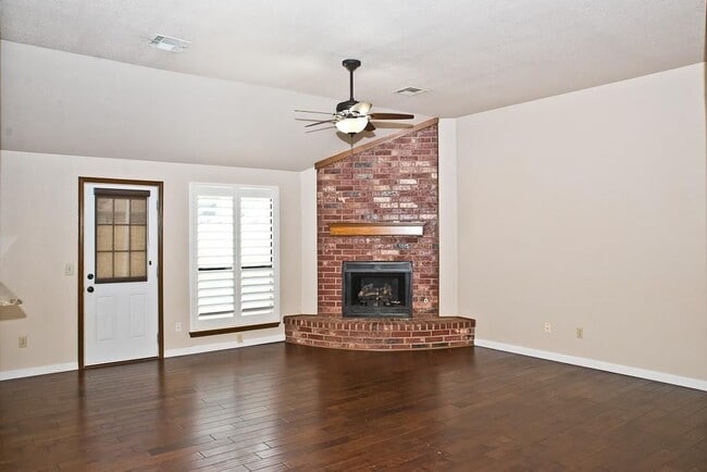 Photo - 608 Coopers Hawk Dr