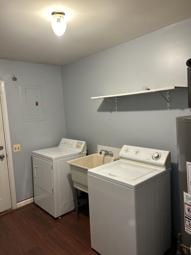 Photo - 325 W Woodruff Ave
