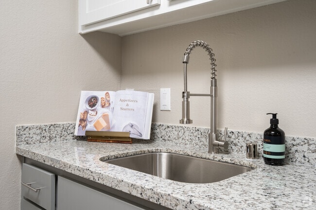 2BR, 2BA - B1