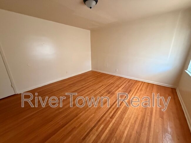 Photo - 5176 Sea Shore Rd