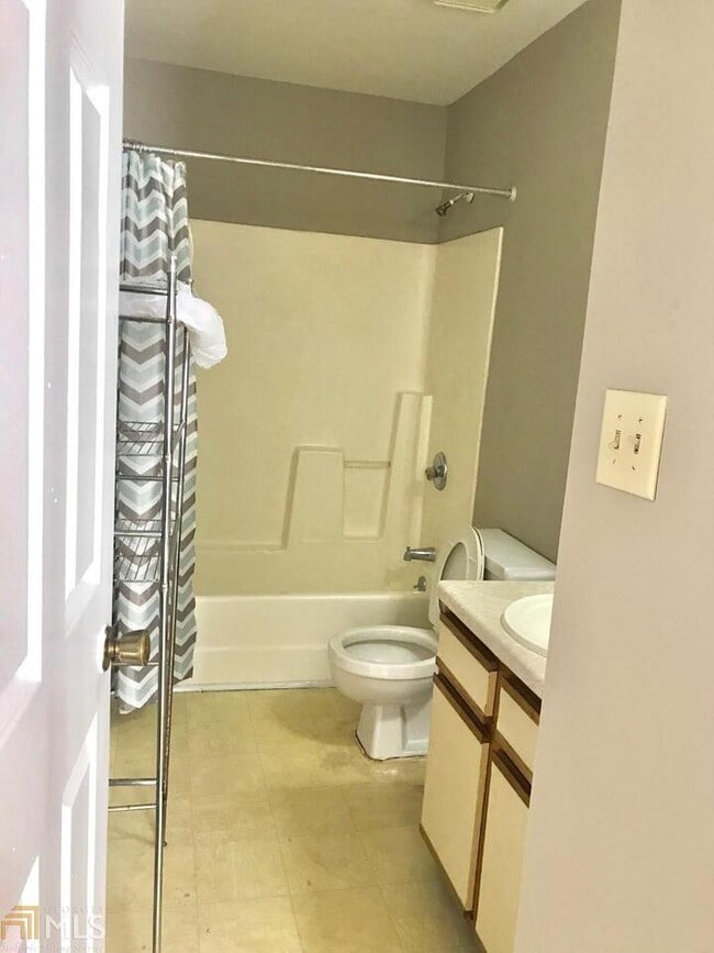 Photo - 202 Eagles Ct