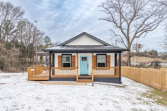 Photo - 410 St Johns Ave SW