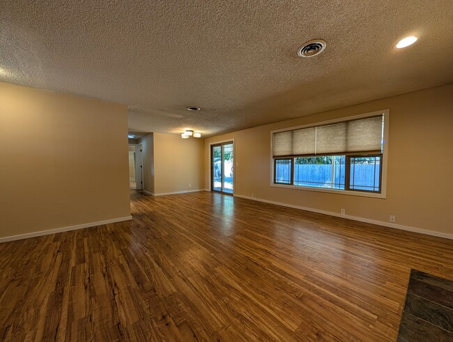 Photo - Fantastic 4-Bedroom, 2-Bath Home Located In West Eugene Barger Area