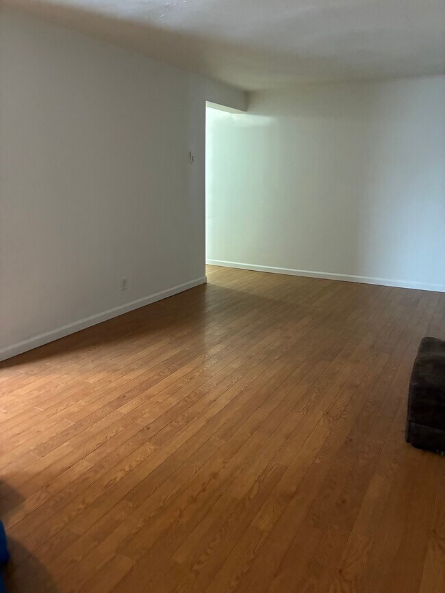 Photo - 37 Moira St E Unit 203