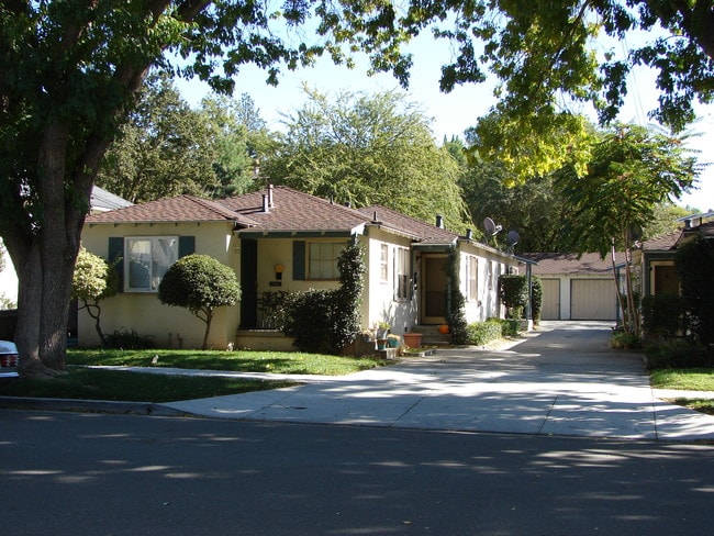 con garaje - 4388 Second St Unidad A