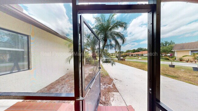 Photo - 609 White Water Dr