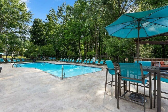 Resort-Style Pool and Sundeck - Park at Oak Ridge