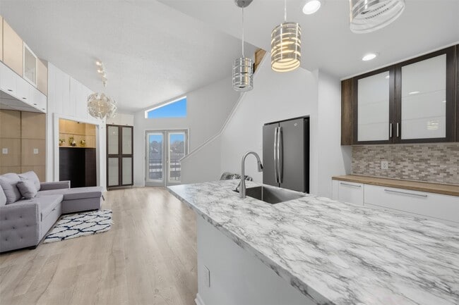 Photo - 10855 Meadowglen Ln Unit 823