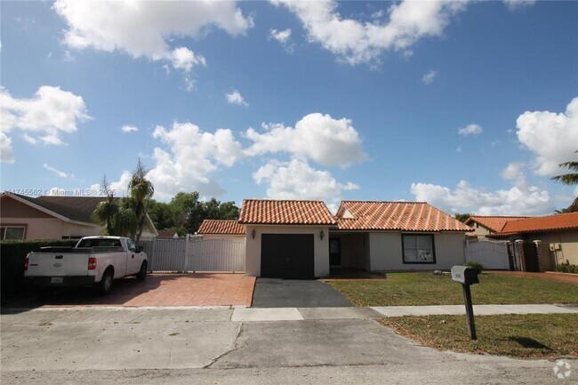 Building Photo - 3 bedroom in Hialeah FL 33015 Rental