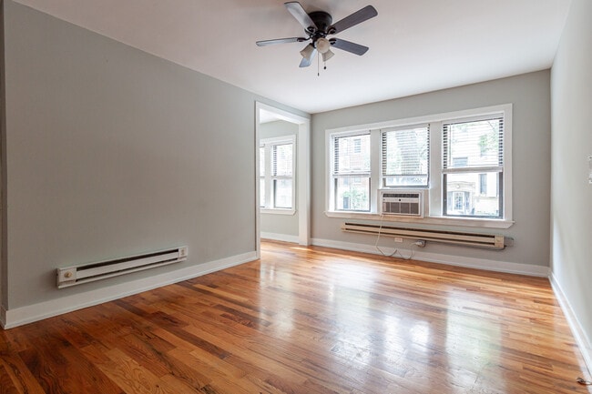 Photo - 3734 N Pine Grove Ave Unit 1E