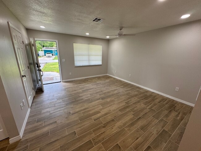 21512 Campbell Dr