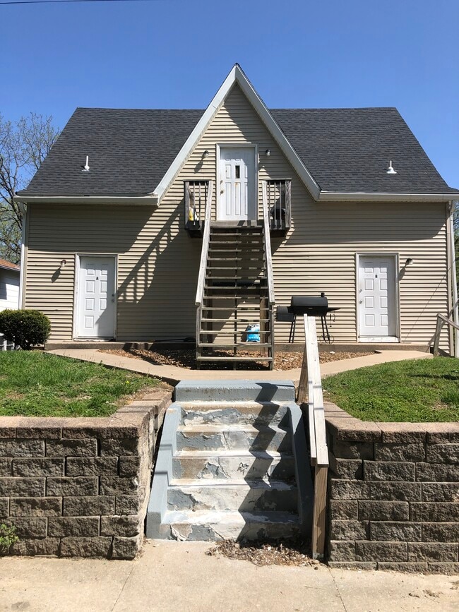 Building front - 309 Hart St Unit D