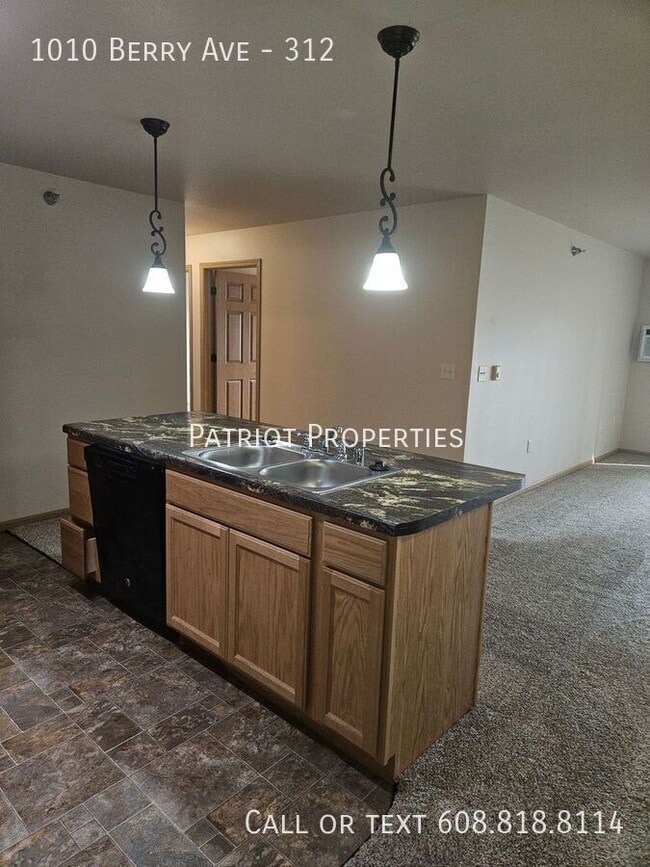 Building Photo - 1010 Berry Ave Unit 312