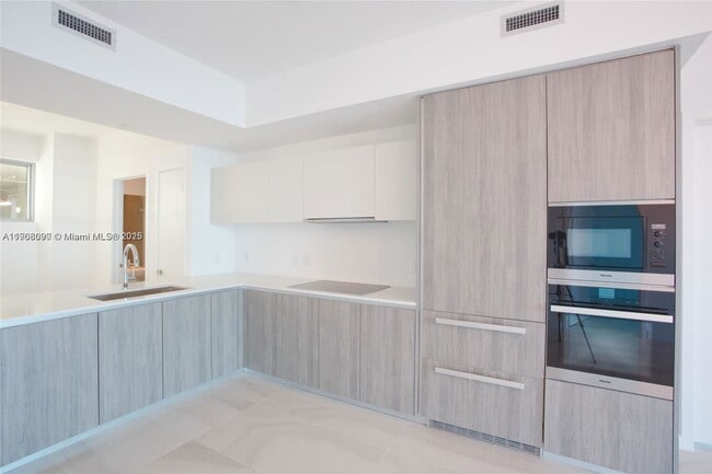 Photo - 2800 NE 7th Ave