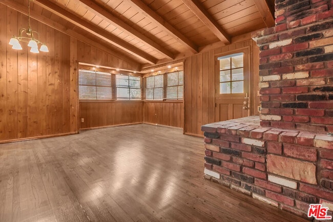 Photo - 9322 Lasaine Ave