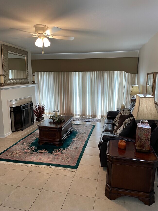 Photo - 5 Players Club Dr Unit B104