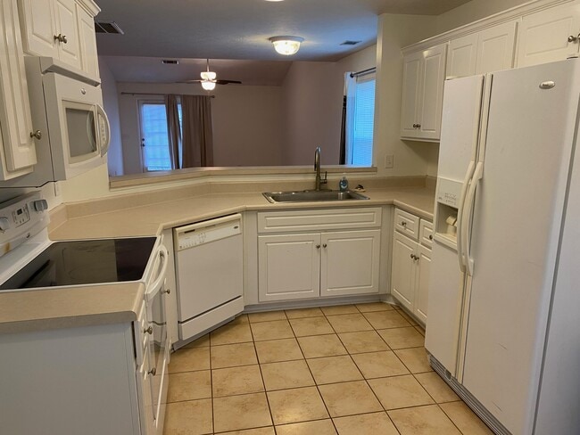 Photo - 128 Photinia Dr