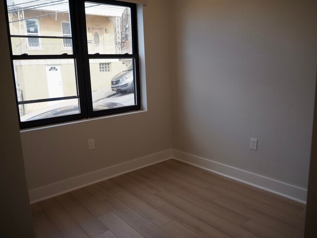 Photo - 1205 Hillside Pl