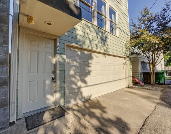 Photo - 1236 Cortlandt St