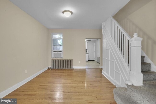 Photo - 443 Emily St