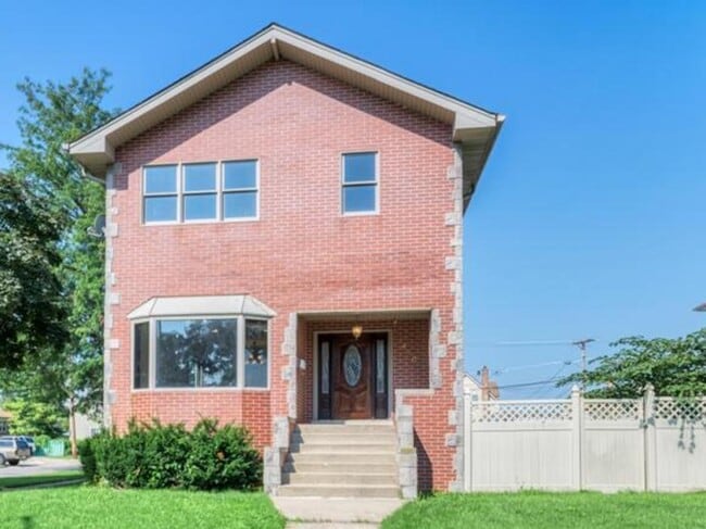Building Photo - 1400 N 22nd Ave