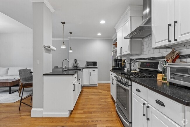 Building Photo - 194 Saint Paul St Unit #1 Rental