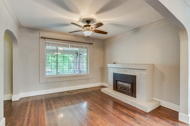 Photo - 4435 Clay St