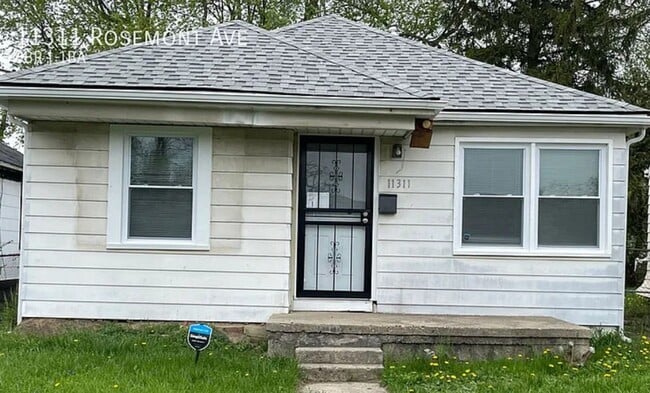 Building Photo - 3 bed 1 bath Home