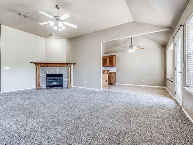 Photo - Charming home in Yukon + 3 bedrooms + 2 bathrooms