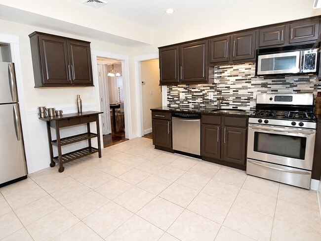 Building Photo - 21 Annabel St Unit 1