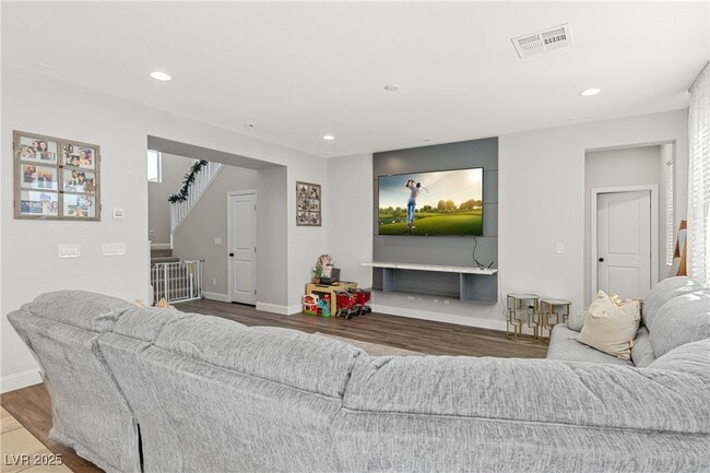 Building Photo - 10331 Western Pine Ave