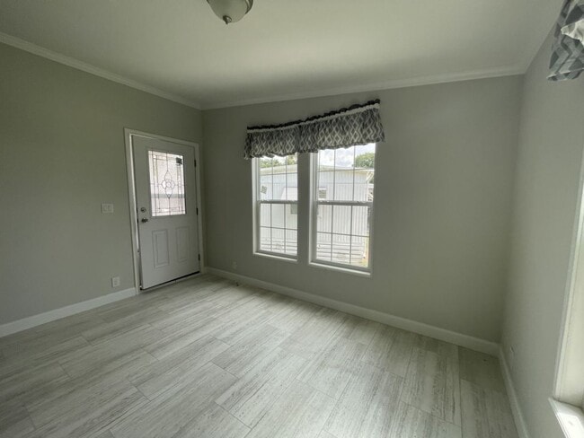 13048 Orange Ave